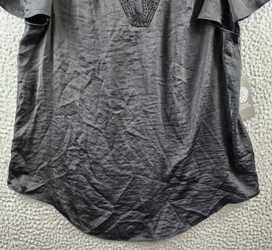 VINCE CAMUTO V-Neck Lace Trim Top Women's M Black Solid Short Sleeve Pullover