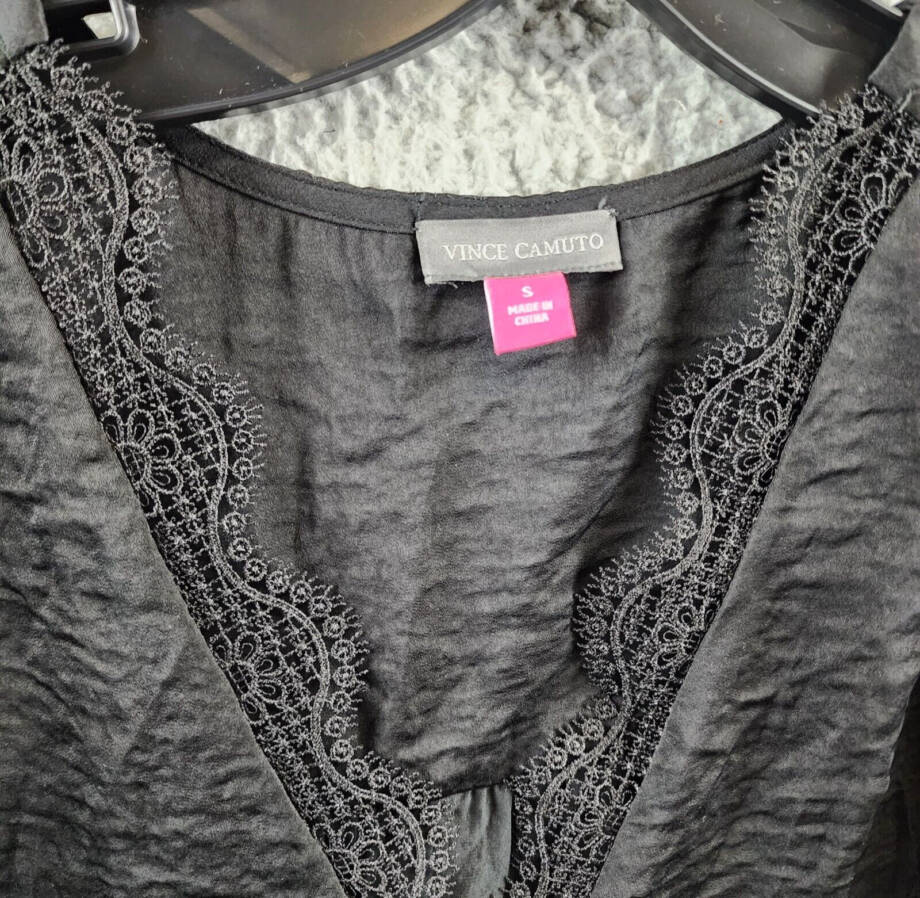 VINCE CAMUTO V-Neck Lace Trim Top Womens S Rich Black Short Bell Sleeve Pullover