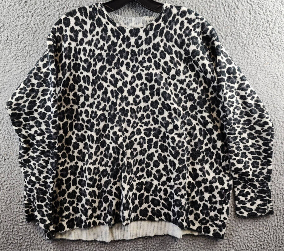 VINCE CAMUTO Elegant Leopard Print Sweater Women's XXS Antique White Long Sleeve