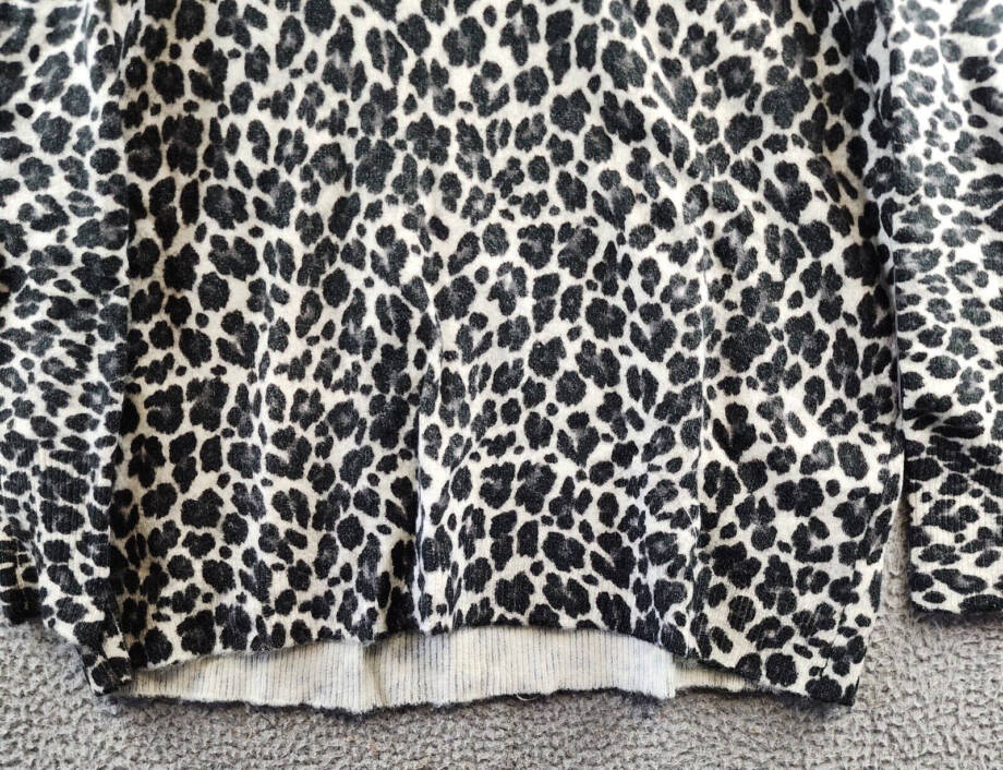 VINCE CAMUTO Elegant Leopard Print Sweater Women's XXS Antique White Long Sleeve