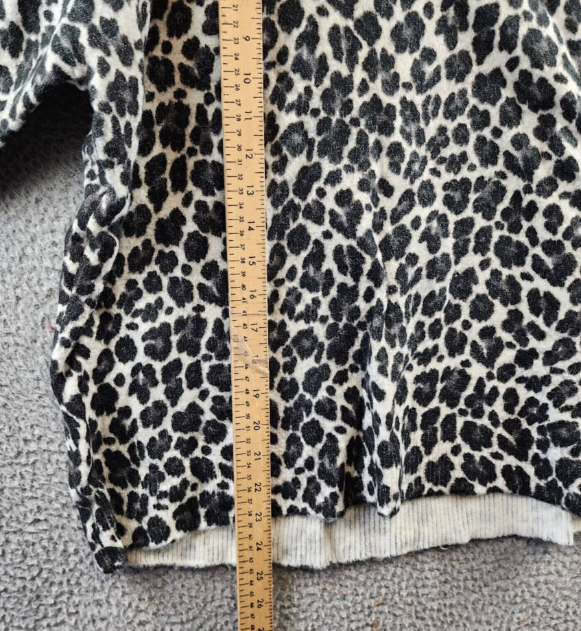 VINCE CAMUTO Elegant Leopard Print Sweater Women's XXS Antique White Long Sleeve
