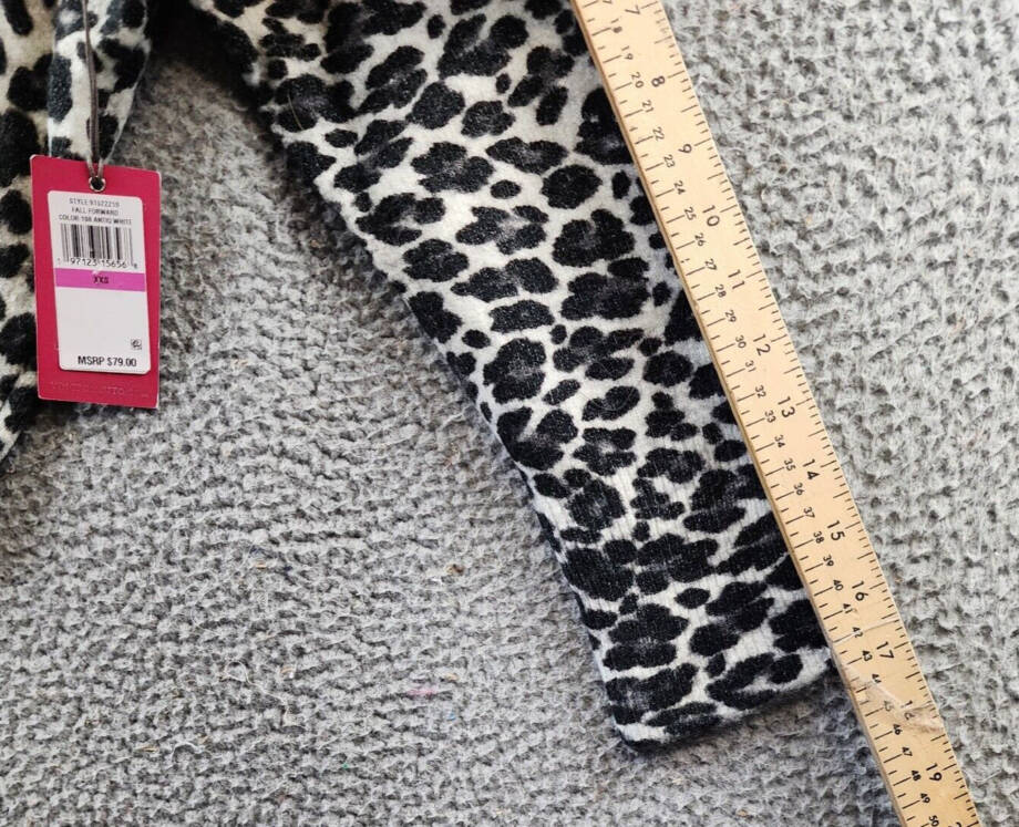 VINCE CAMUTO Elegant Leopard Print Sweater Women's XXS Antique White Long Sleeve