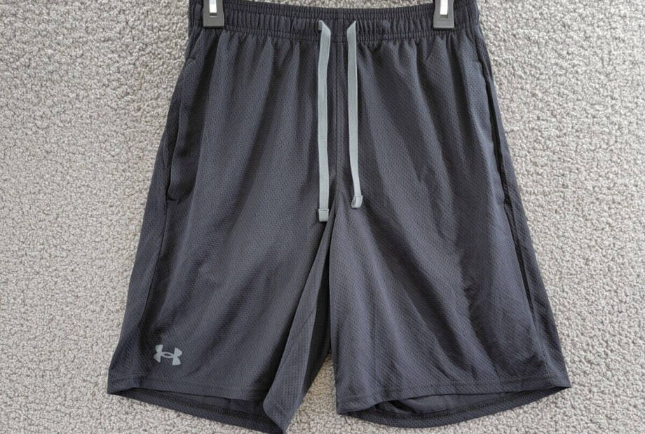 Under Armour Tech™ Mesh Shorts Men's M Black Side Pockets Elastic Waist Pull On