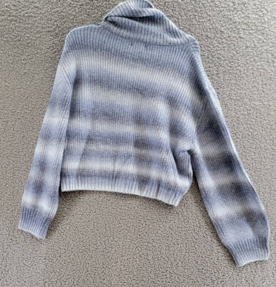 AQUA Ombre Turtleneck Sweater Women's XL Blue Combo Cropped Long Sleeve Pullover
