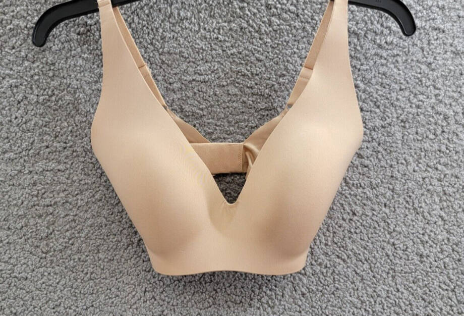 GapBody Everyday Essentials Wireless Bra Womens 32DD Brush Beige Hook & Eye Back