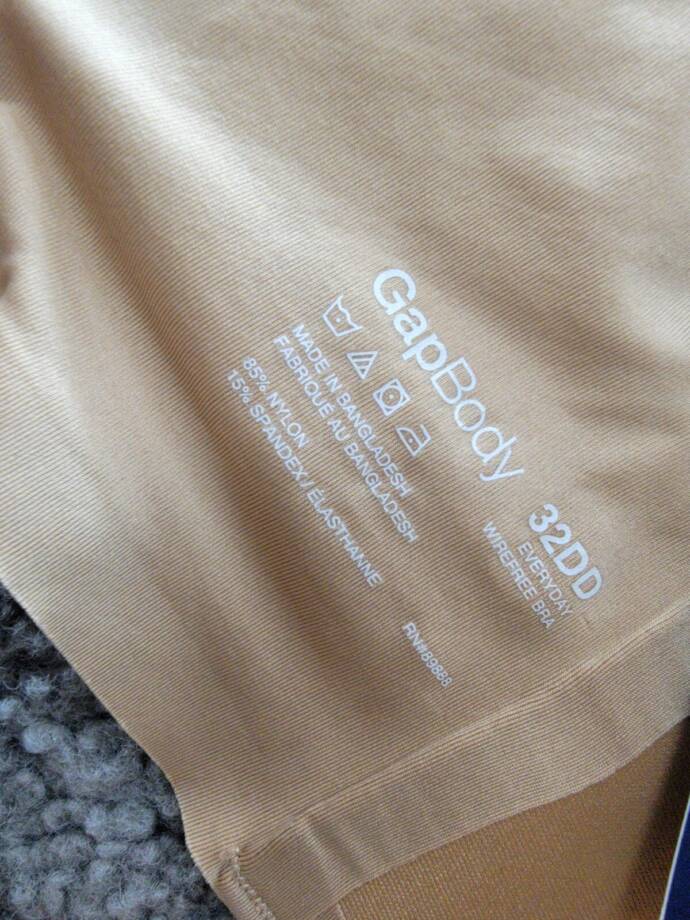 GapBody Everyday Essentials Wireless Bra Womens 32DD Brush Beige Hook & Eye Back