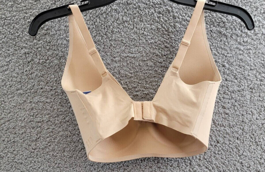 GapBody Everyday Essentials Wireless Bra Womens 32DD Brush Beige Hook & Eye Back