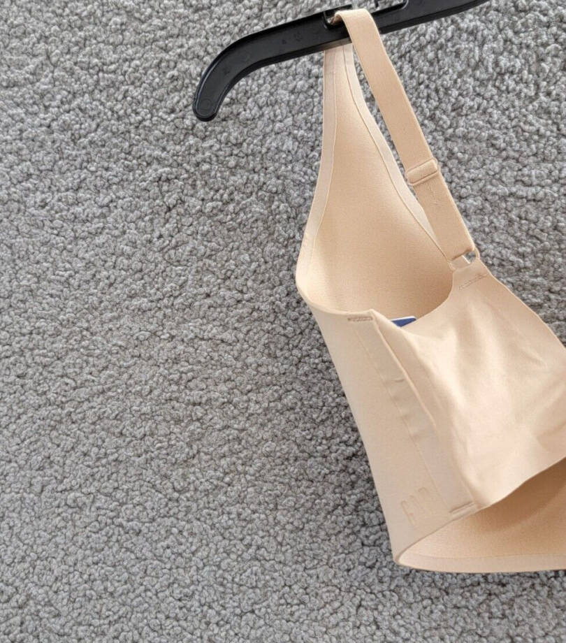 GapBody Everyday Essentials Wireless Bra Womens 32DD Brush Beige Hook & Eye Back