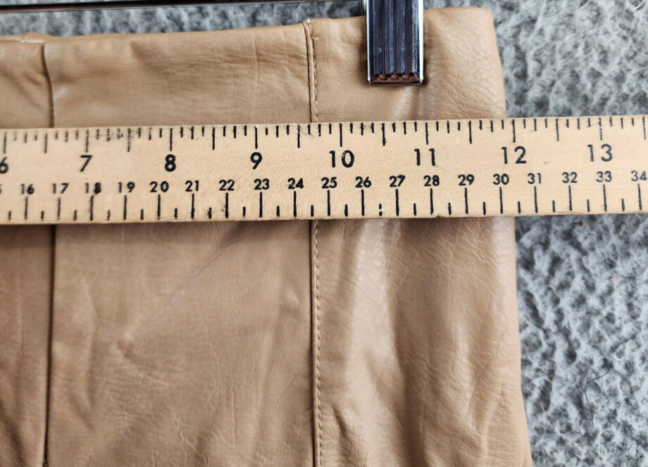 Lyssé Textured Faux Leather Leggings Womens XS Warm Biscuit Elastic Waist PullOn