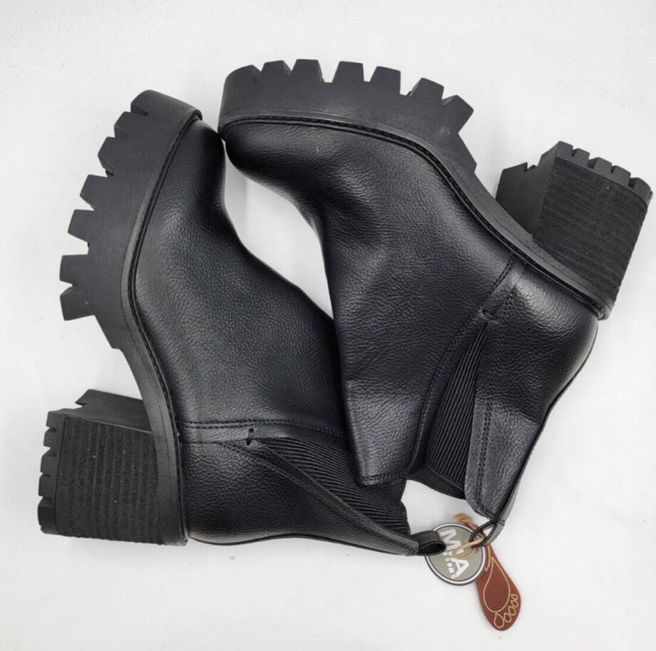 MIA Rusty Chelsea Lug Sole Ankle Booties Women's Black Round Toe Pull-On 8.5