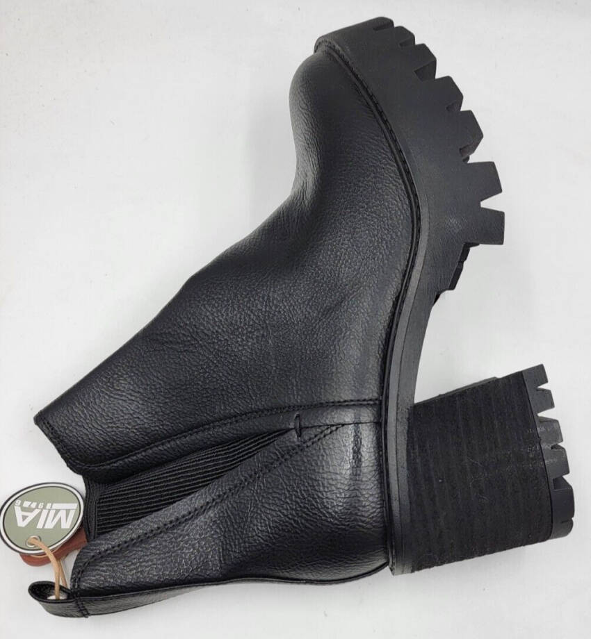 MIA Rusty Chelsea Lug Sole Ankle Booties Women's Black Round Toe Pull-On 8.5