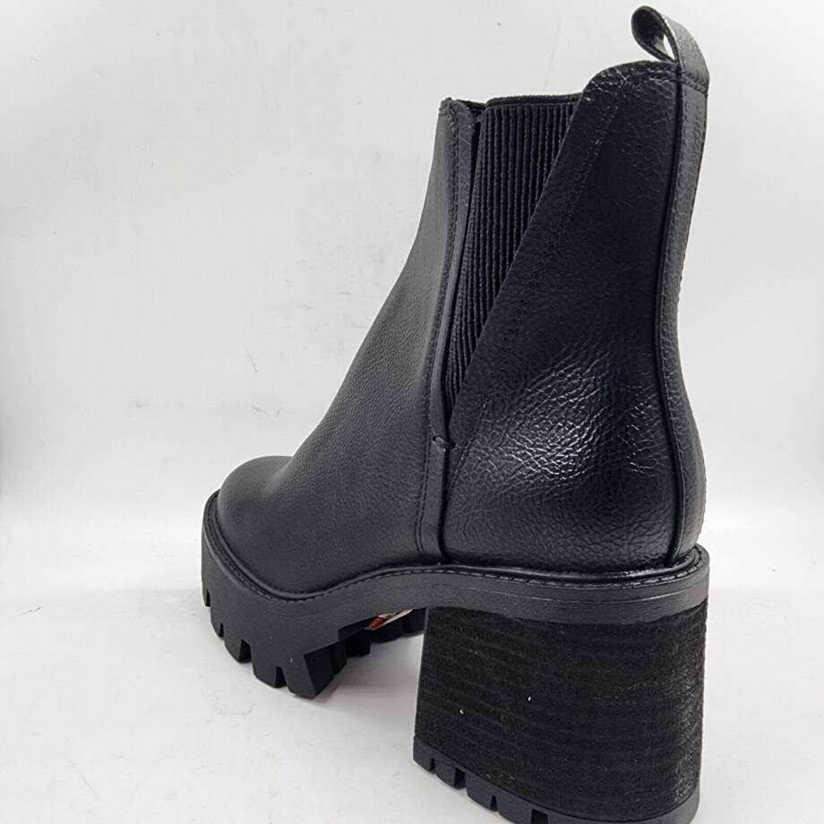 MIA Rusty Chelsea Lug Sole Ankle Booties Women's Black Round Toe Pull-On 8.5