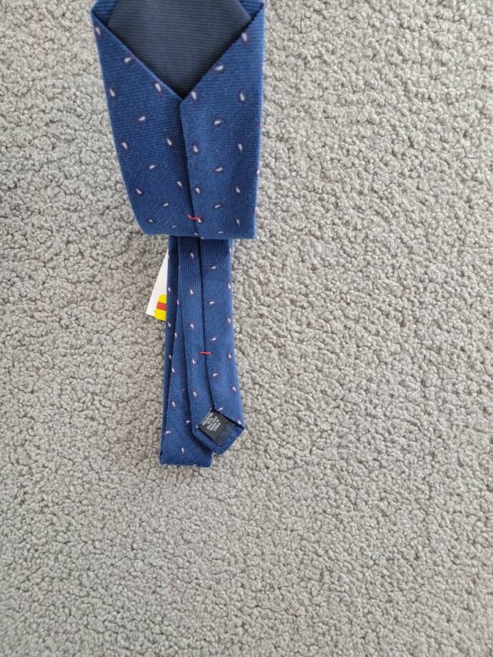 Tommy Hilfiger Silk Blend Logan Paisley Tie Men's Navy Tip Lining Bar Tack
