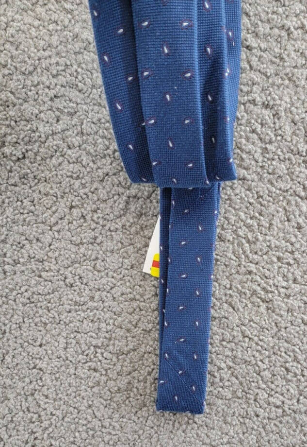 Tommy Hilfiger Silk Blend Logan Paisley Tie Men's Navy Tip Lining Bar Tack