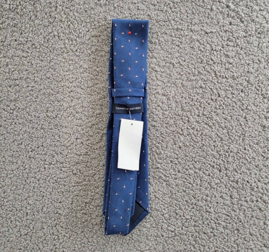 Tommy Hilfiger Silk Blend Logan Paisley Tie Men's Navy Tip Lining Bar Tack