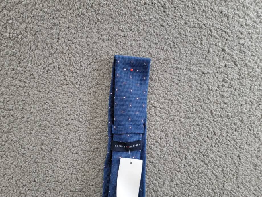 Tommy Hilfiger Silk Blend Logan Paisley Tie Men's Navy Tip Lining Bar Tack