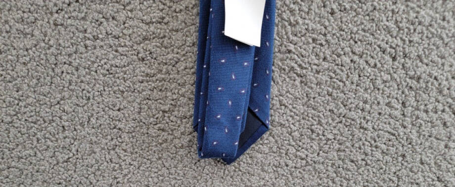 Tommy Hilfiger Silk Blend Logan Paisley Tie Men's Navy Tip Lining Bar Tack