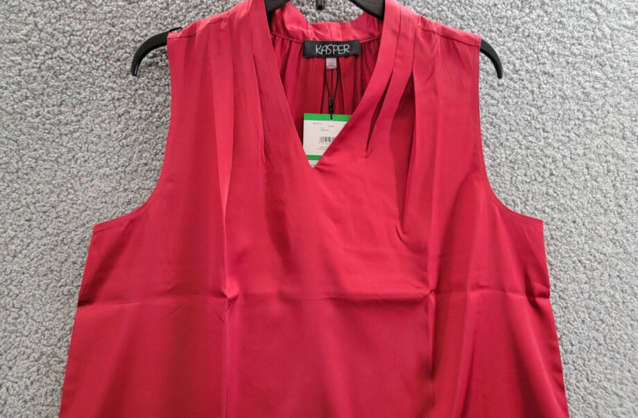 Kasper V-Neck Sleeveless Pleat-Shoulder Top Women's L Crimson Solid Pullover