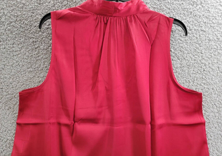 Kasper V-Neck Sleeveless Pleat-Shoulder Top Women's L Crimson Solid Pullover