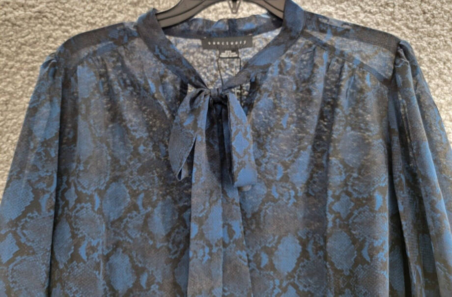 Sanctuary Camera Pose Blouse Women's XXS Cosmic Serpent Split Tie Neck Pullover