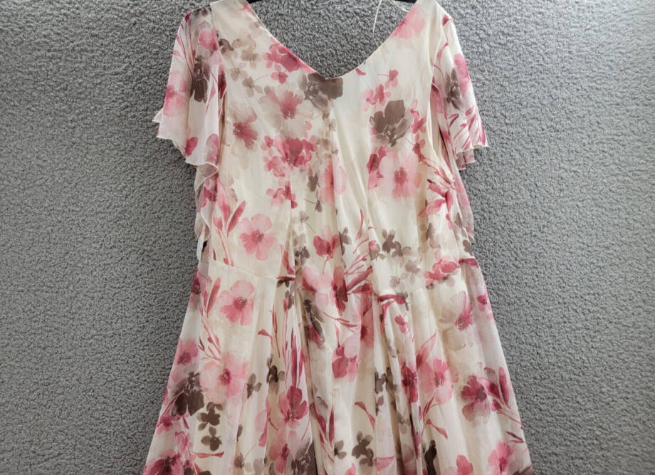 Robbie Bee Plus Size Floral Flutter-Sleeve Hankie-Hem Dress Women's 24W Cream
