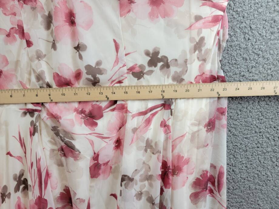 Robbie Bee Plus Size Floral Flutter-Sleeve Hankie-Hem Dress Women's 24W Cream