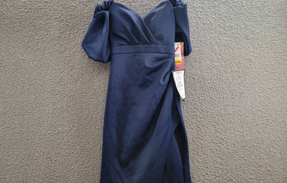 Emerald Sundae Off-the-Shoulder Slit Gown Juniors' XS Navy Sweetheart Neck S/S