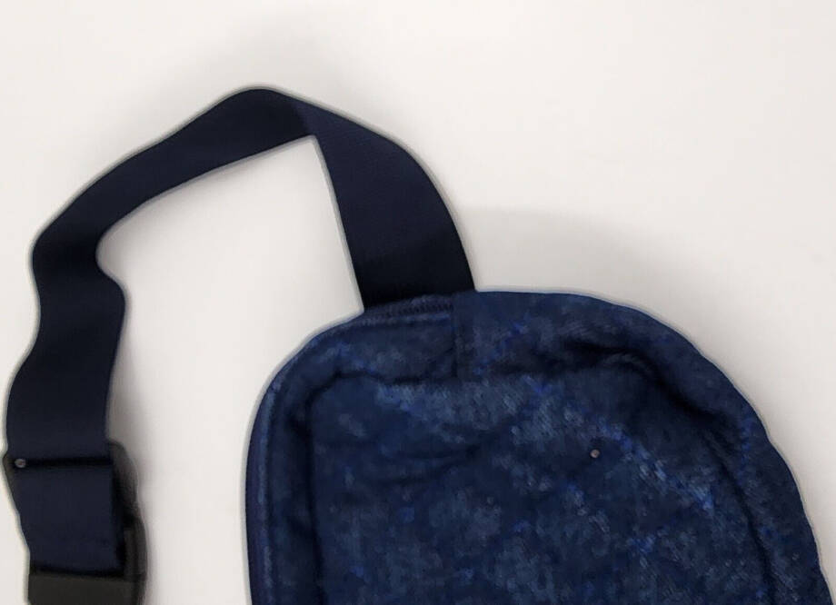 Jenni Quilted Adjustable Fanny Pack Women's S/M Navy Interior Slip Zip Pocket