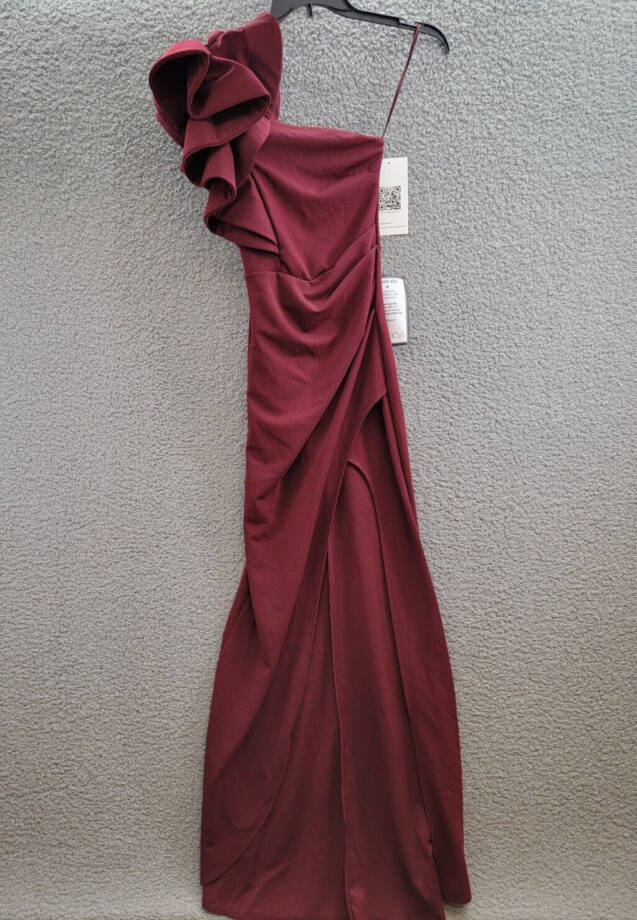 Emerald Sundae Ruffle-Shoulder Mermaid Gown Juniors XS Wine Back Zip Closure