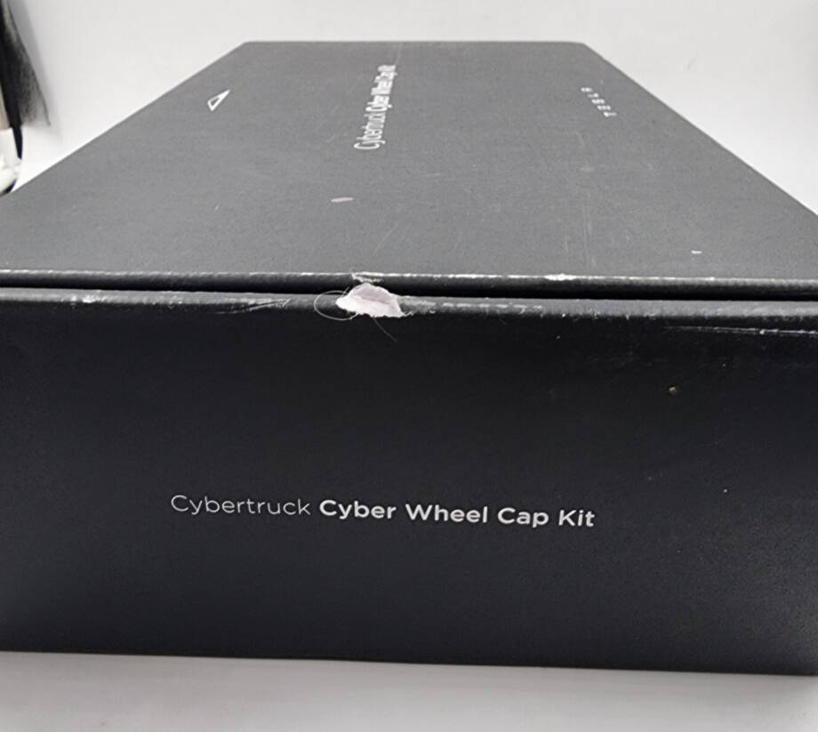 Tesla Cybertruck Cyber Wheel Cap Kit 4x Cyber Wheel Caps Snap-On