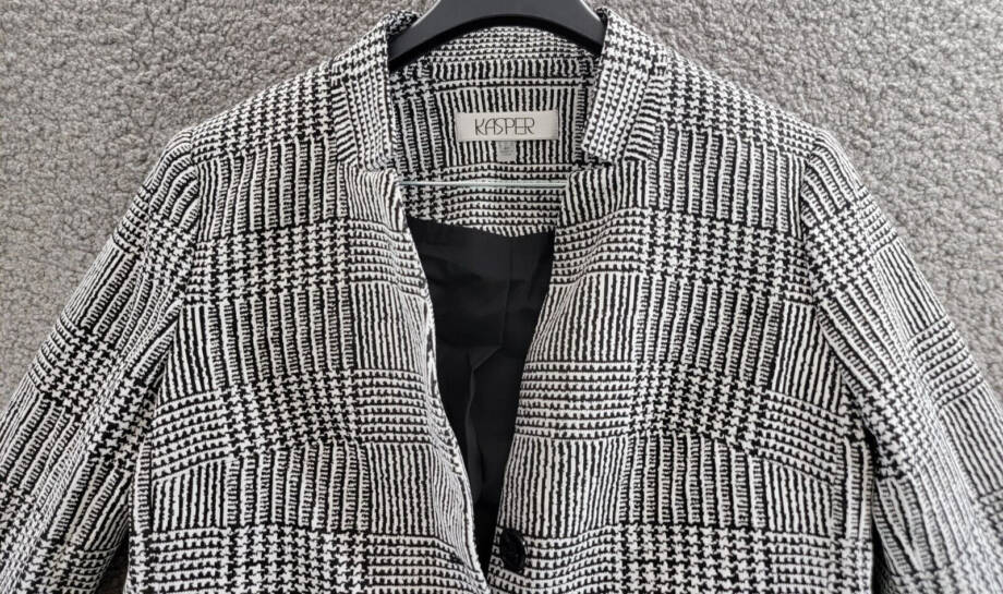 Kasper Petite Two-Button Closure Blazer Women's 4P Black/Vanilla Ice Long Sleeve