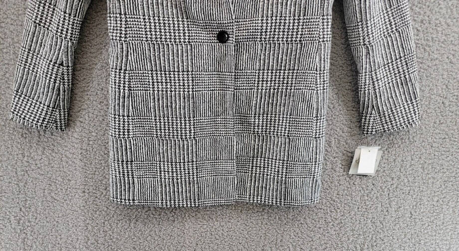 Kasper Petite Two-Button Closure Blazer Women's 4P Black/Vanilla Ice Long Sleeve