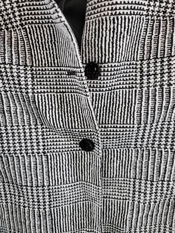 Kasper Petite Two-Button Closure Blazer Women's 4P Black/Vanilla Ice Long Sleeve