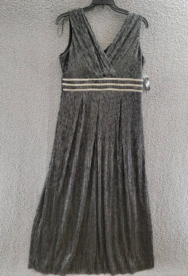 R & M Richards Crinkle Pleated Gown Women's 16 Black/Silver Back Zip Closure