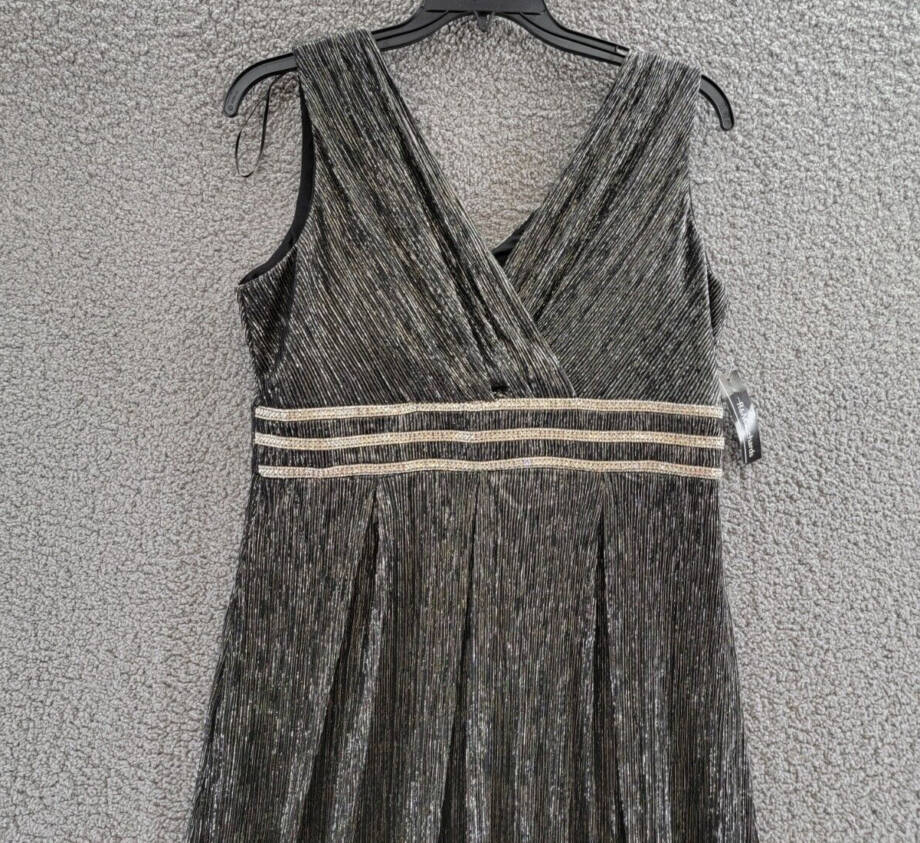 R & M Richards Crinkle Pleated Gown Women's 16 Black/Silver Back Zip Closure