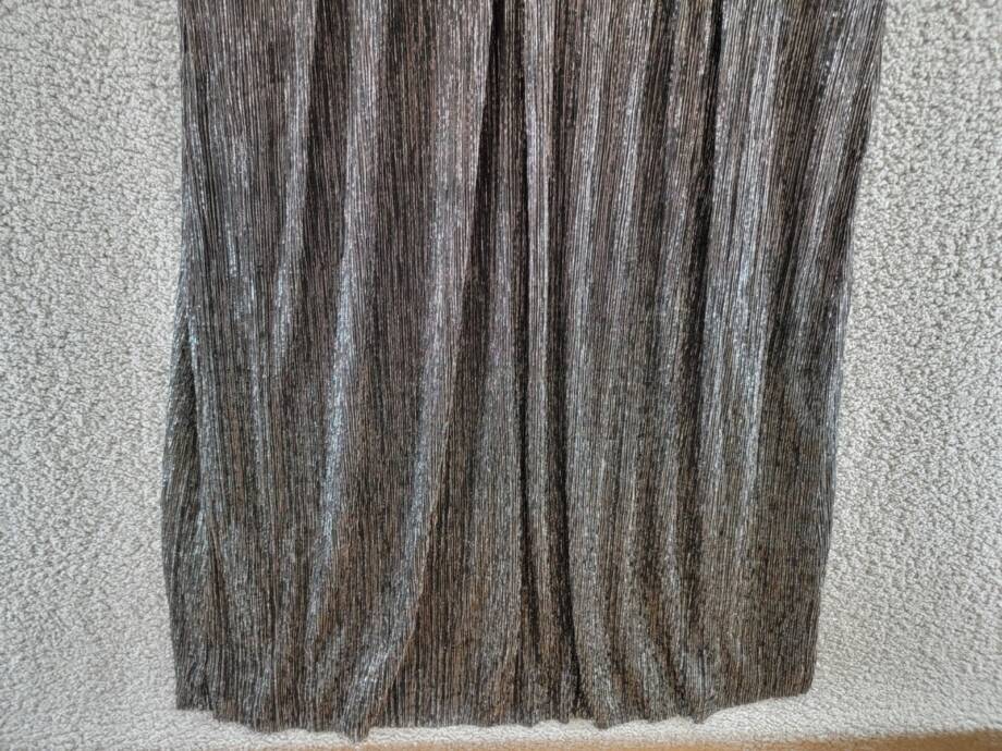 R & M Richards Crinkle Pleated Gown Women's 16 Black/Silver Back Zip Closure