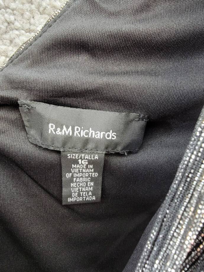 R & M Richards Crinkle Pleated Gown Women's 16 Black/Silver Back Zip Closure