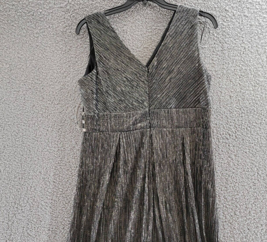R & M Richards Crinkle Pleated Gown Women's 16 Black/Silver Back Zip Closure