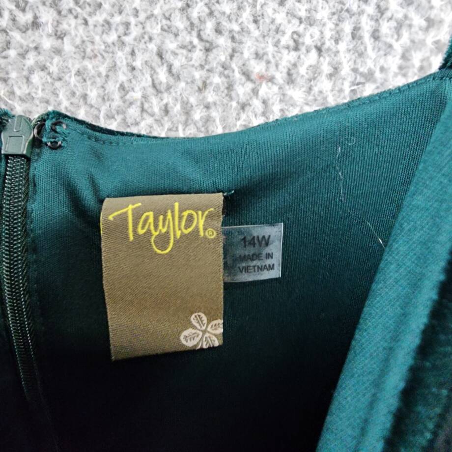 Taylor Plus Size Velvet Empire-Waist Sleeveless Midi Dress Women's 14W Pea Green