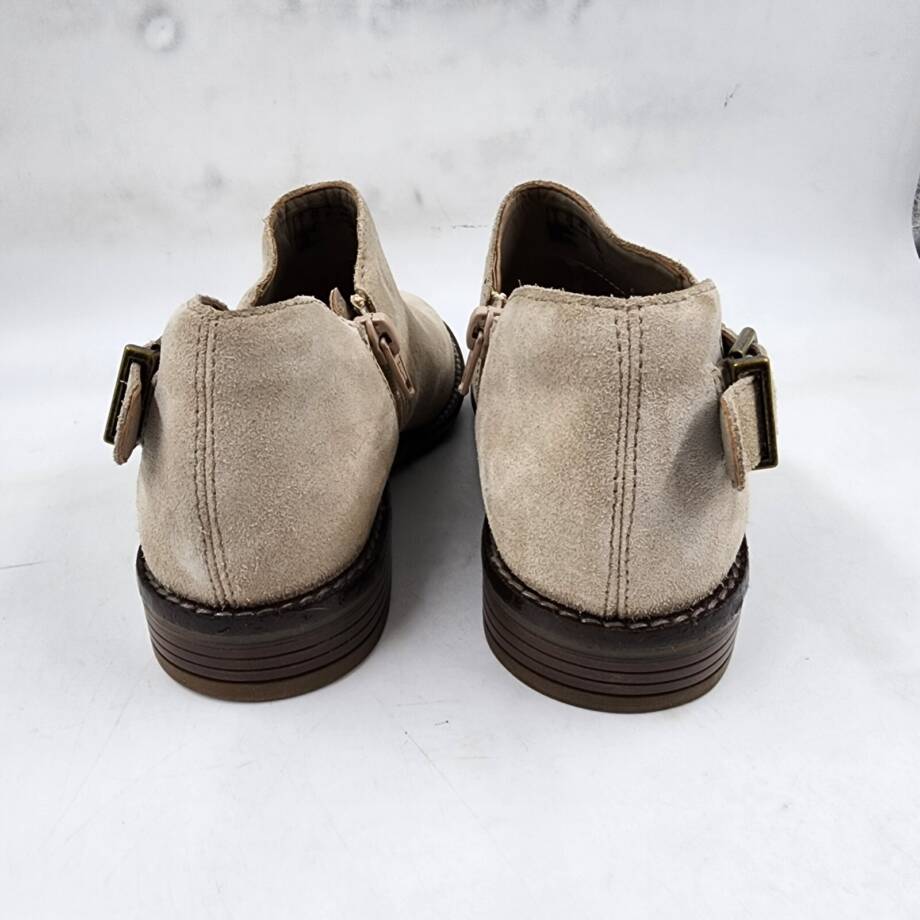 Clarks Camzin Pull Shootie Women's 5.5M Sand Suede Zip Closure Buckle Accent
