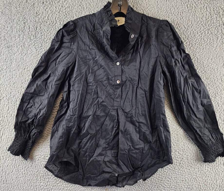 Tuckernuck The Teagan Popover Top Women's XS Black Rounded Hem Button Closure