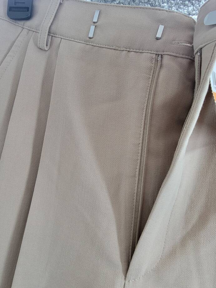 ASTR the Label Milani Wide-Leg Pleated Pants Women's S Taupe Hook & Bar Closure~