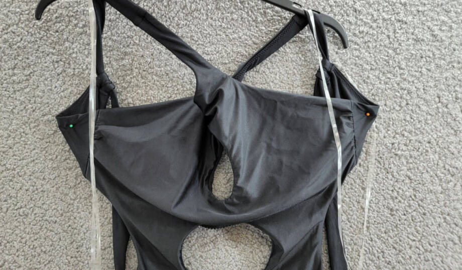 Red Carter Shine Solids Cutout Skimpy Fit One-Piece Swimsuit Women's XL Black