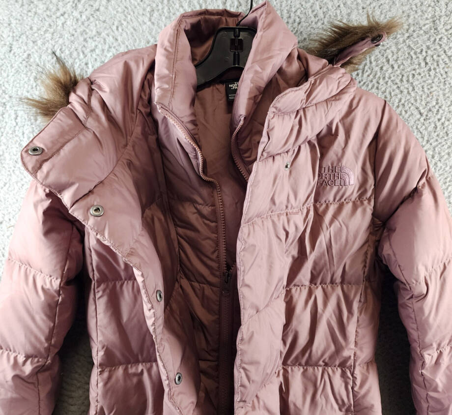 The North Face New Dealio Down Parka Women's XS Twilight Mauve Zip/Snap Closure