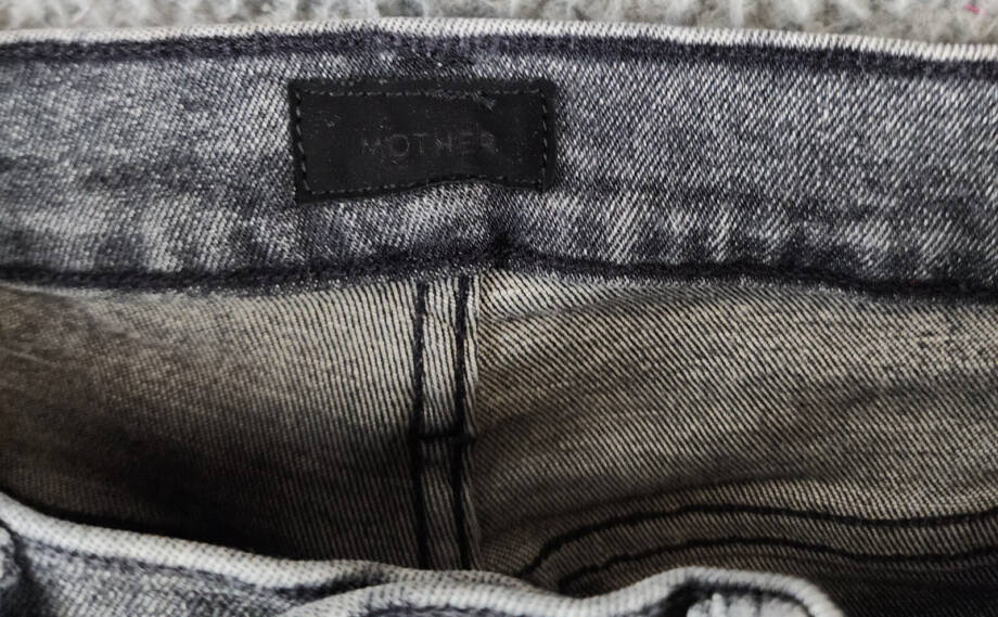 MOTHER The Mid Rise Rider Skimp Jeans Women's 23 I Hate Snakes Button Closure