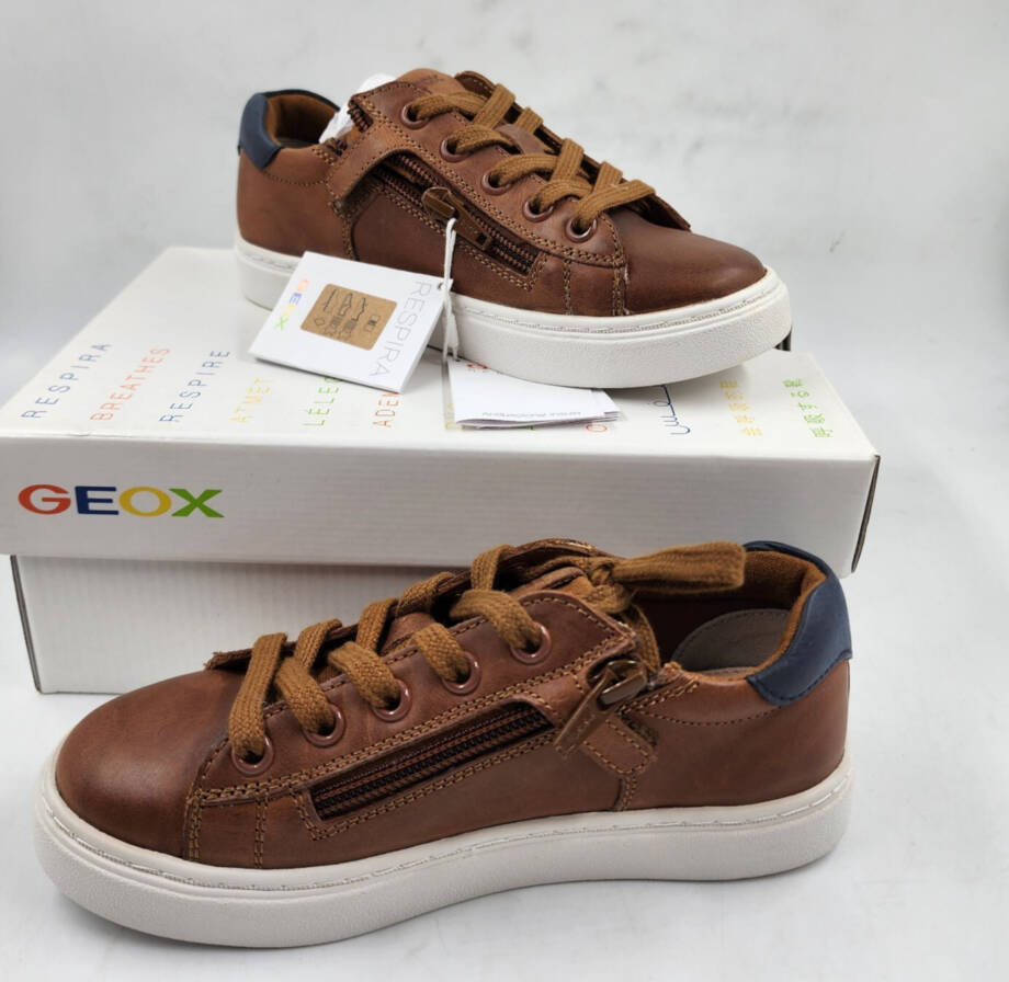 GEOX Nashik Garçon Low Cut Sneaker Boys 31 Cognac/Navy Lace And Zip Closure