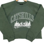 Retro Brand Graphic Sweatshirt Women's S Vintage Forest Crewneck Pullover Style