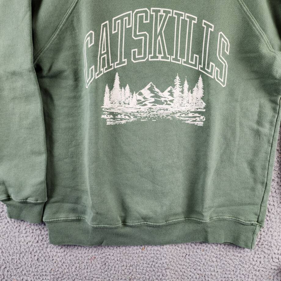 Retro Brand Graphic Sweatshirt Women's S Vintage Forest Crewneck Pullover Style