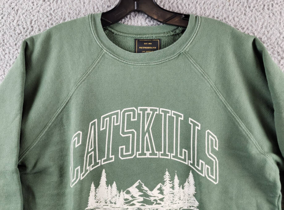 Retro Brand Graphic Sweatshirt Women's S Vintage Forest Crewneck Pullover Style