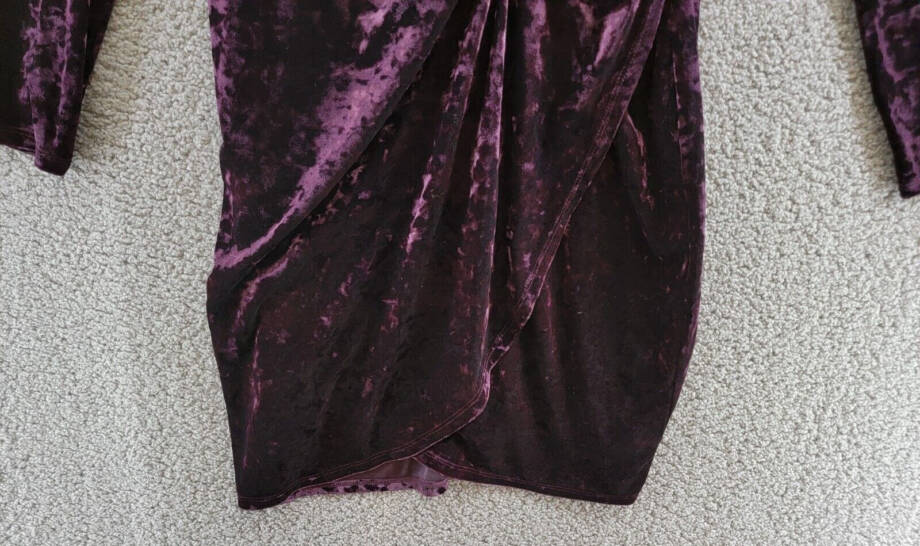 GUESS Velvet Ruched-Front Dress Women's 12 Plum V-Neck Long Sleeve Back Zipped